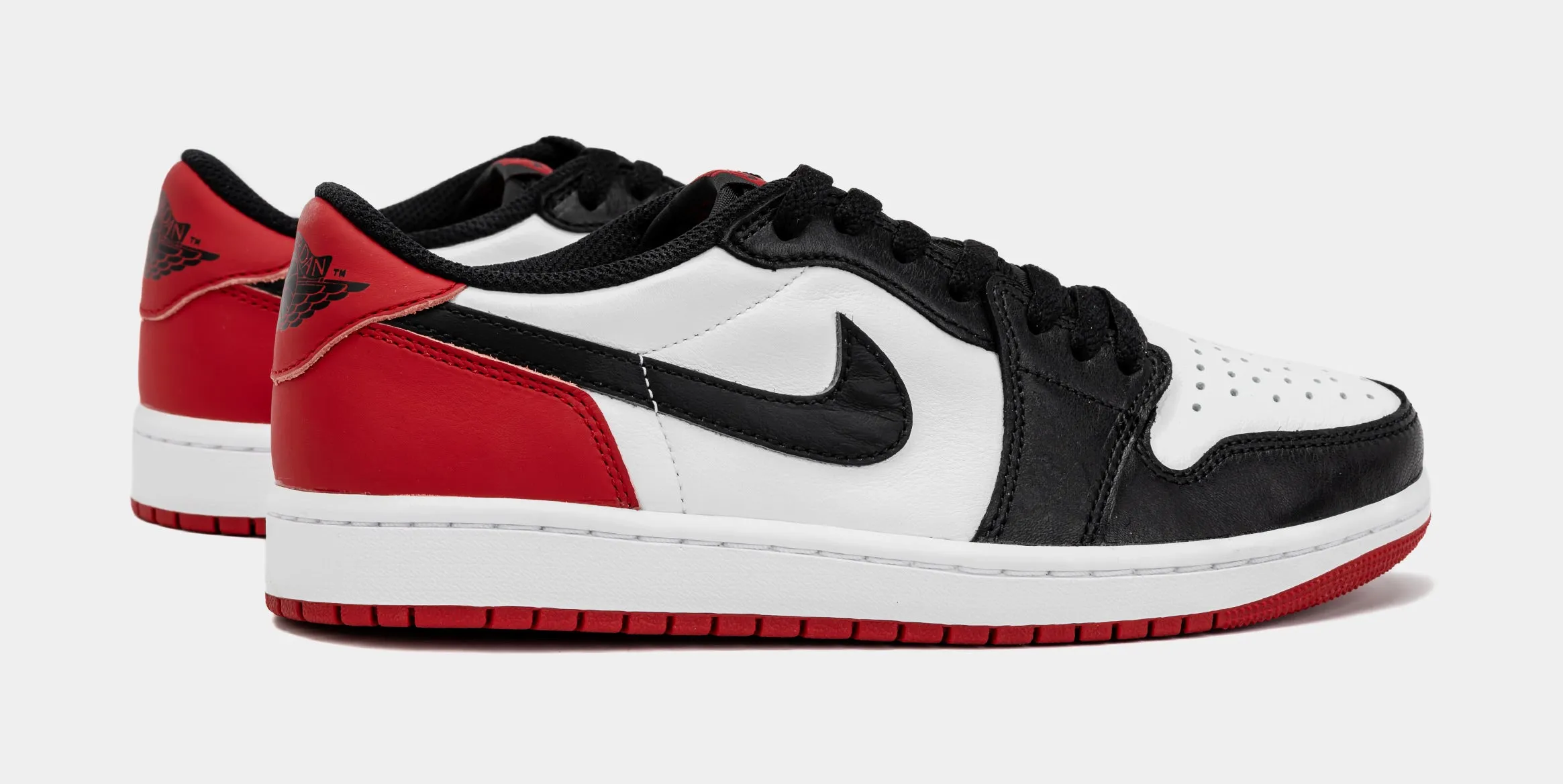 Air Jordan 1 Retro Low OG Black Toe Mens Lifestyle Shoes (Black/Red)