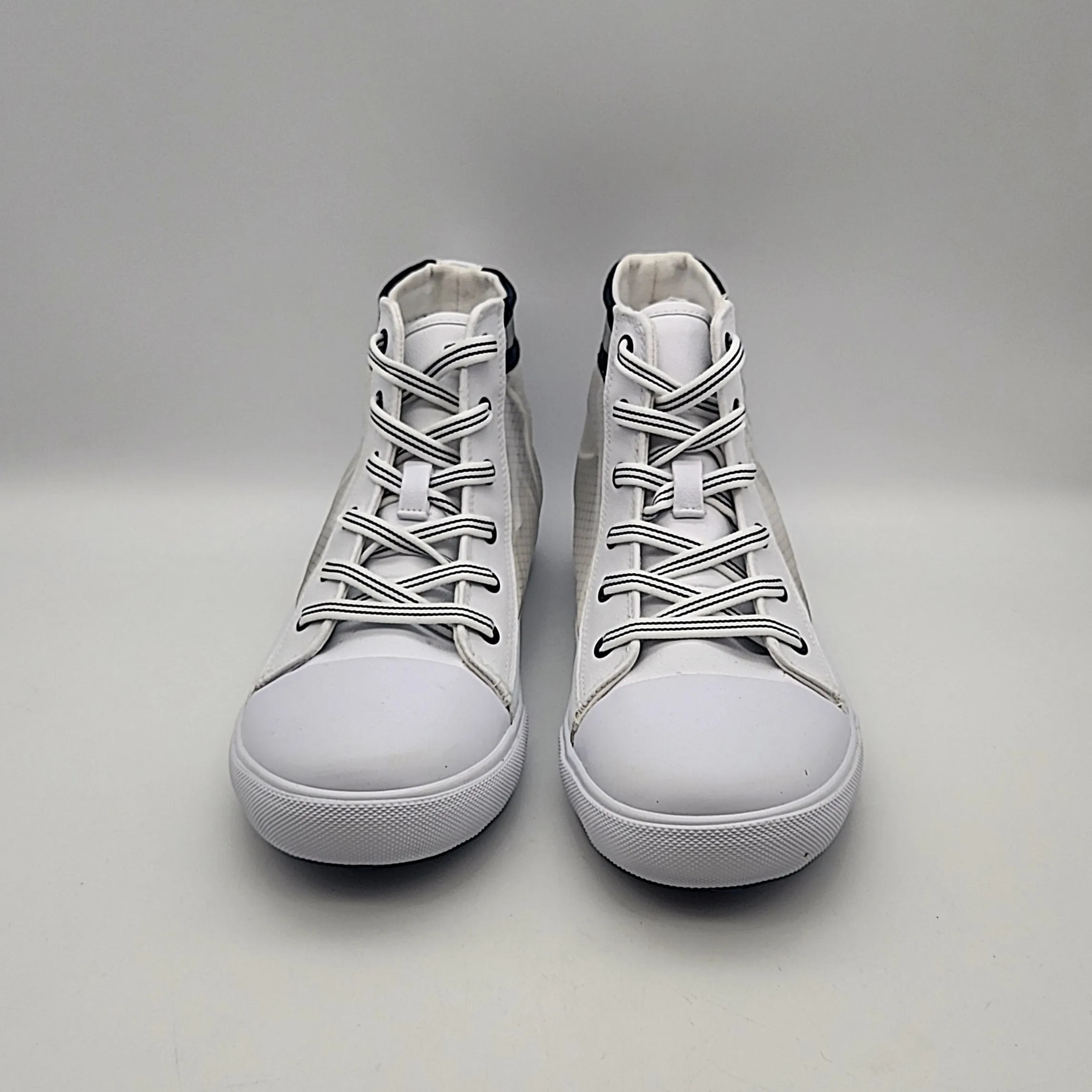 London Fog Womens Bolt Court High Top Sneakers, Size 4M